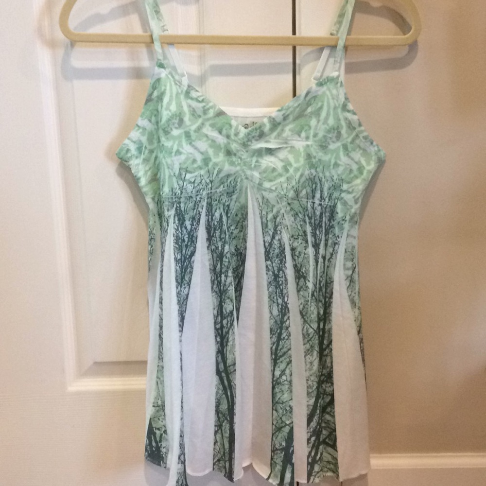 Tank top size medium